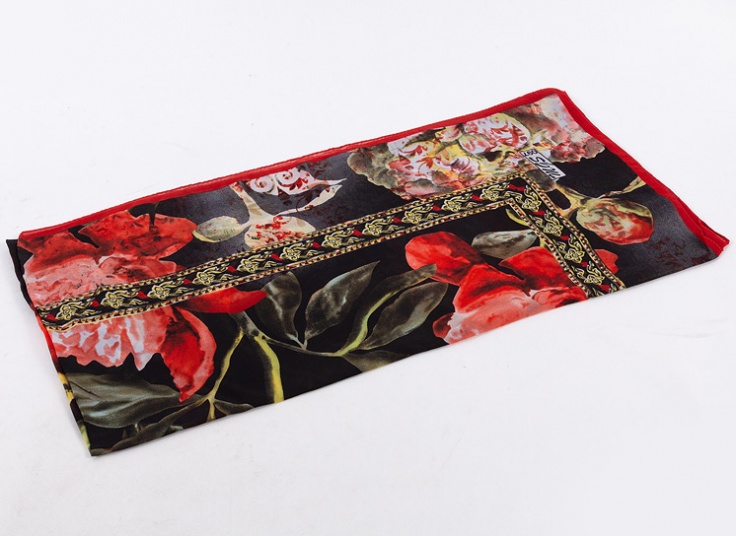 روسری طرح گل نخی