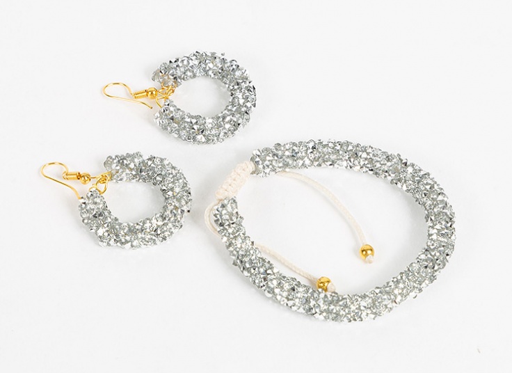 گوشواره و دستبند کریستالی