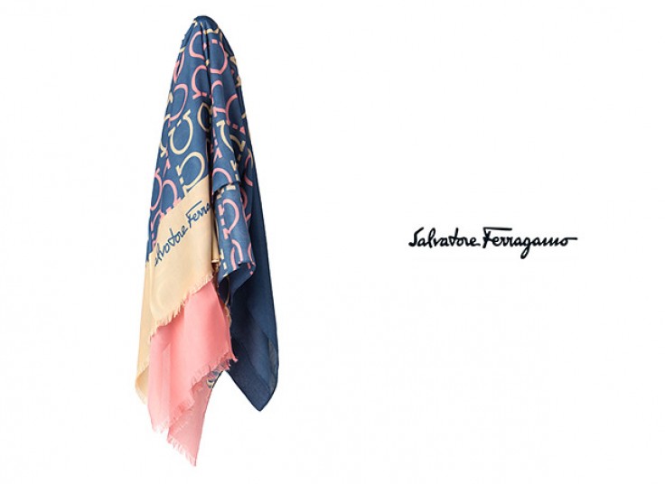 شال Salvatore Ferragamo