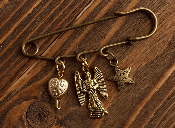 سنجاق سینه دست ساز