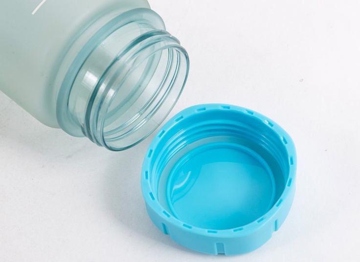 بطری آب پلاستیکی