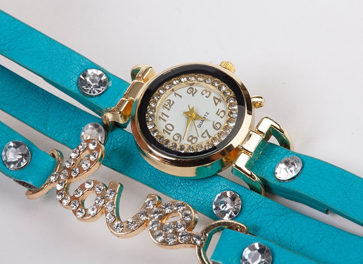 ساعت دستبندی زنانه LOVE