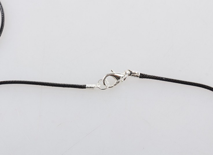 گردنبند چوبی نگین مینیاتوری