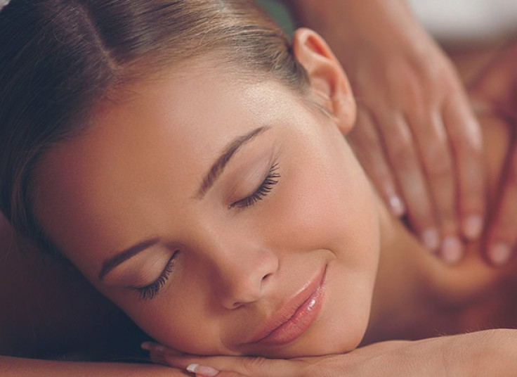 انواع ماساژ در سلامتکده سامین نوین طب