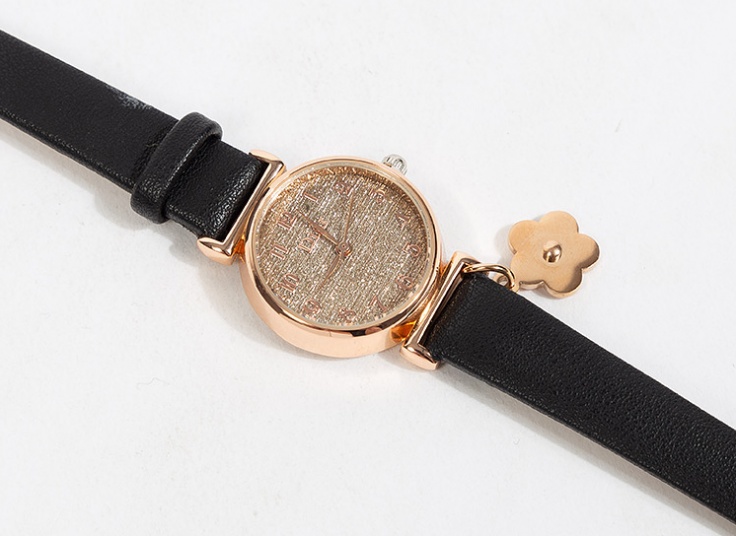 ساعت زنانه آویز دار Dior