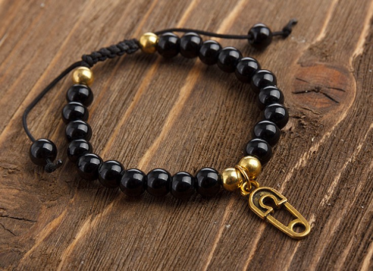 دستبند سنگی آویزدار