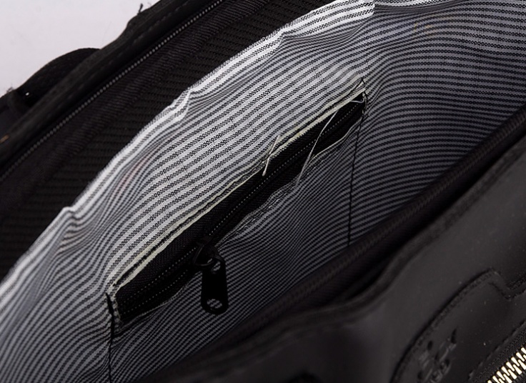 کیف دوشی زنانه طرح گل‌میخ