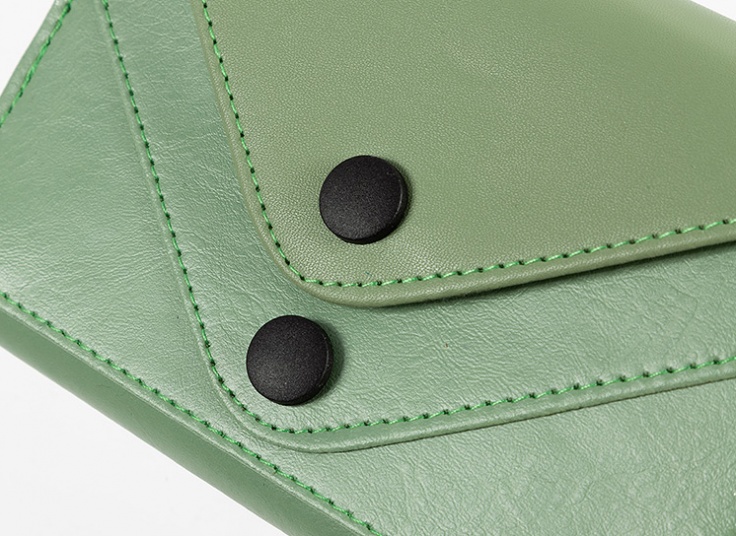 کیف پاسپورتی دکمه دار