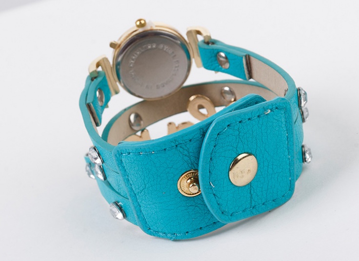 ساعت دستبندی زنانه LOVE