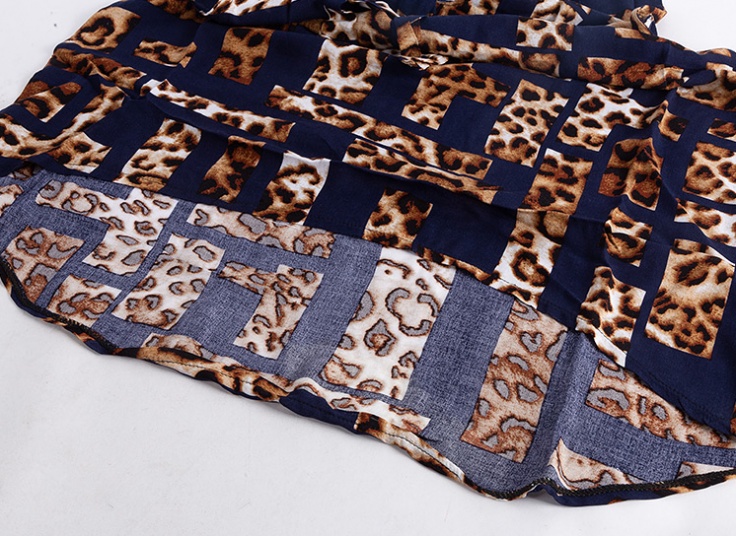 تاپ یقه گره‌ای نخی طرحدار