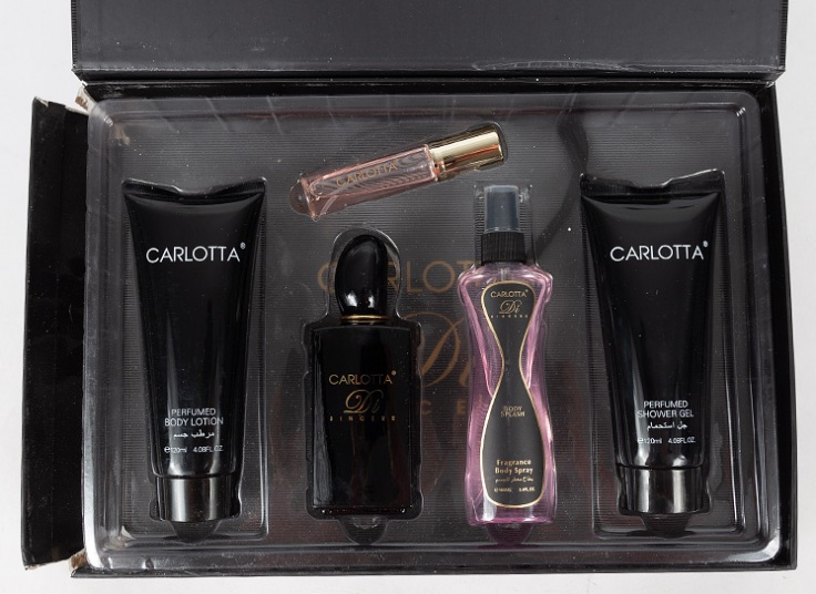 پکیج کادویی محصولات آرایشی CARLOTTA