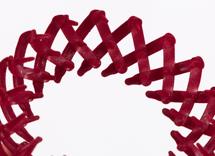 کلیپس گوجه‌ای مخملی