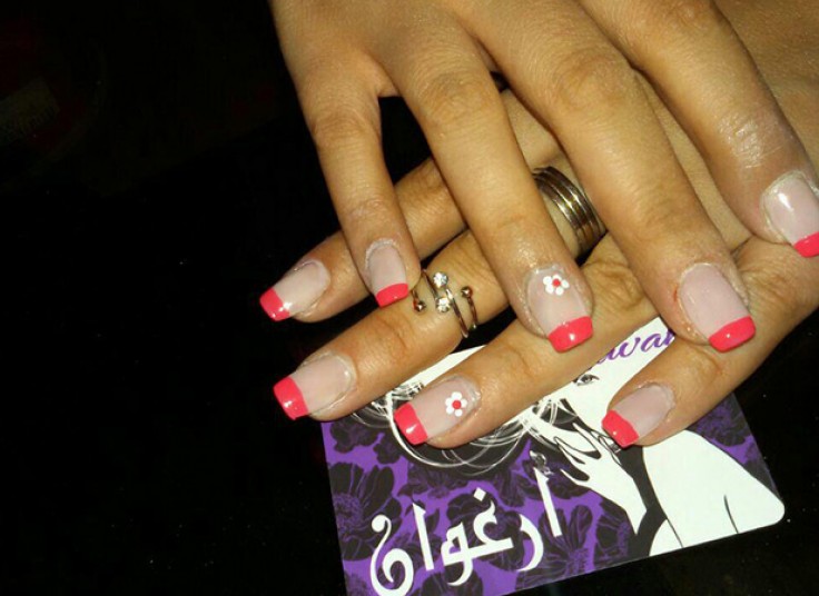 خدمات ناخن سالن زیبایی ارغوان