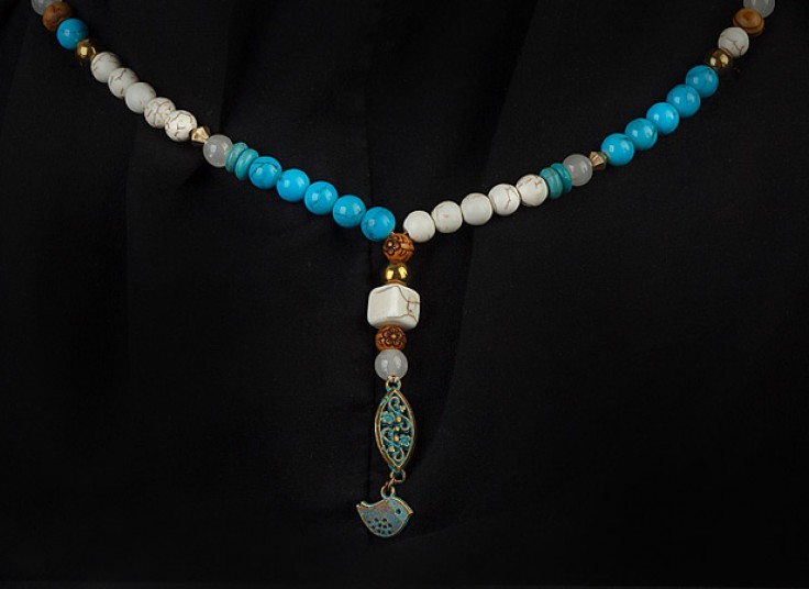 گردنبند رو مانتویی