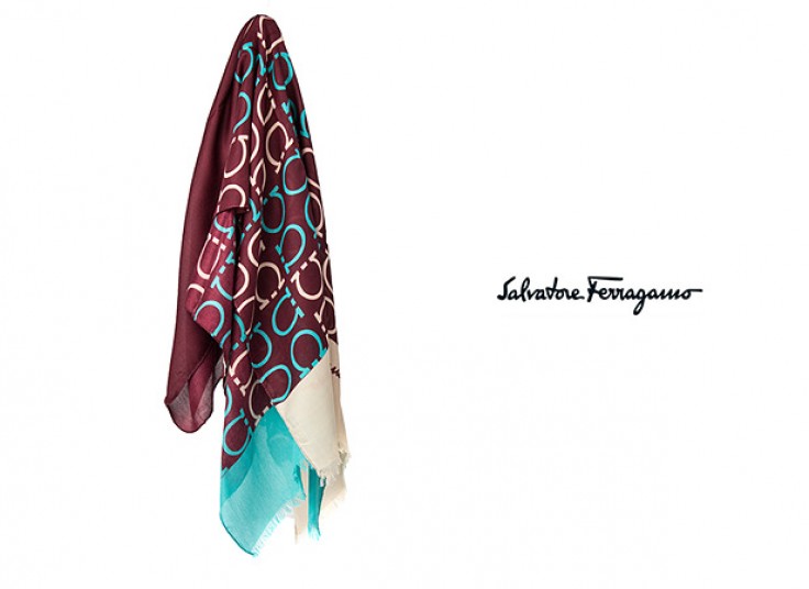 شال Salvatore Ferragamo