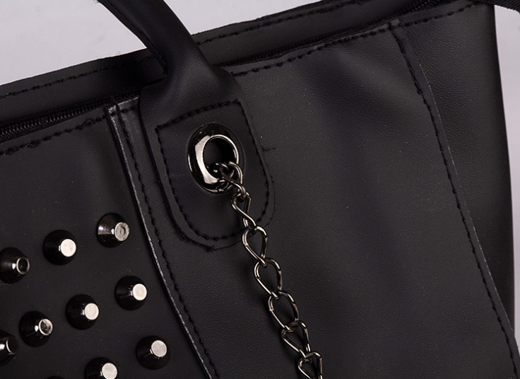 کیف دوشی زنانه طرح گل‌میخ