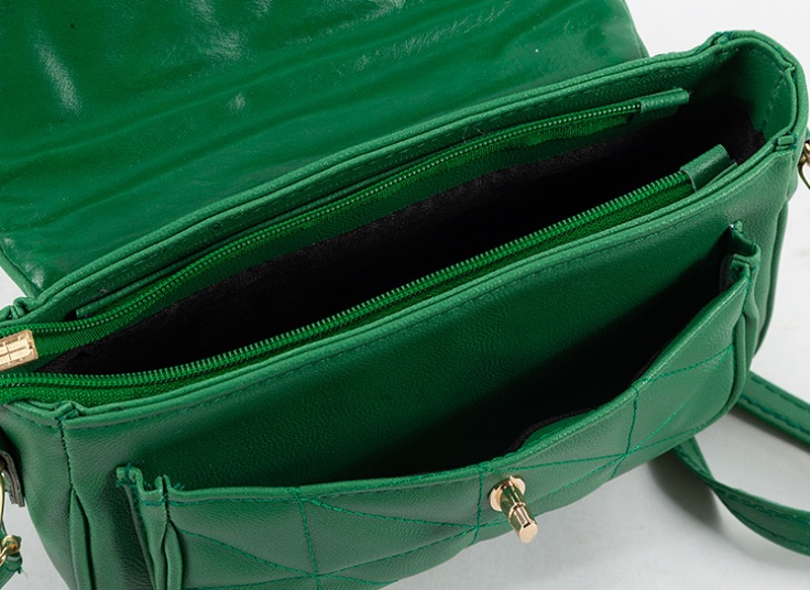 کیف پاسپورتی طرح Chanel