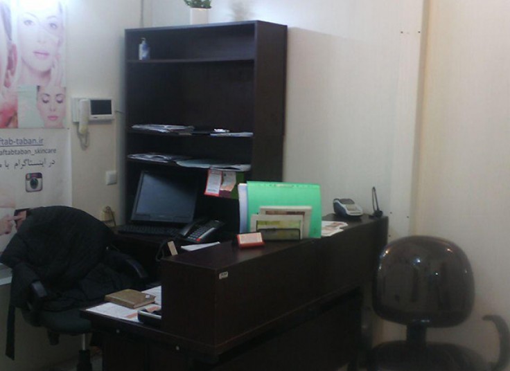 رفع لک و آکنه تراپی در کلینیک آفتاب تابان