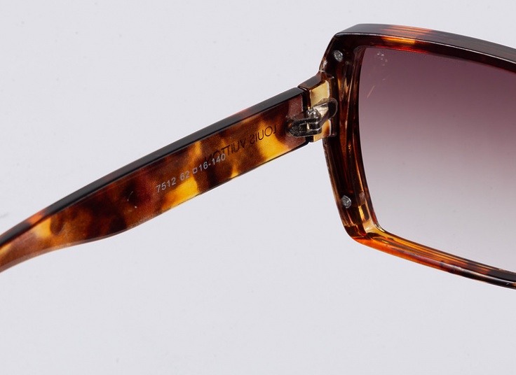 عینک آفتابی زنانه LouisVuitton مدل 7512