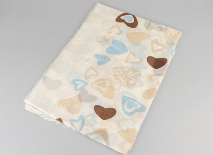 روسری نخی قواره دار طرح قلب