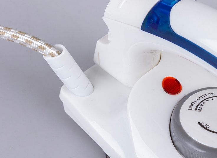 اتو بخار مسافرتی H&F