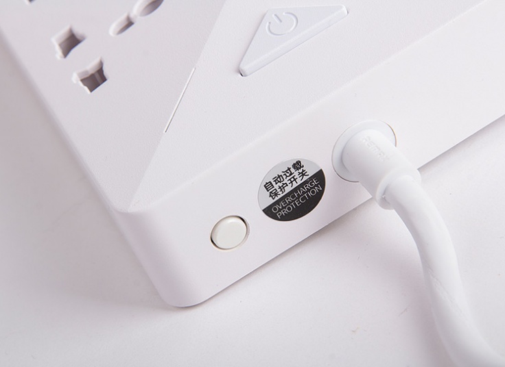 چندراهی برق Remax مدل RU-S4