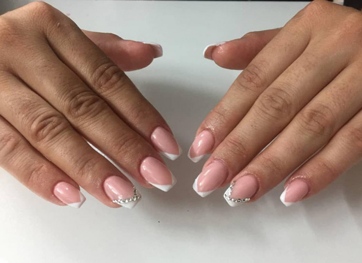 خدمات ناخن صورتگر ماه