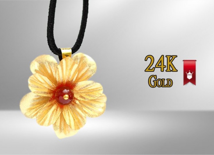 تخفیف ۴۲ درصدی گردنبندهای گل طلا