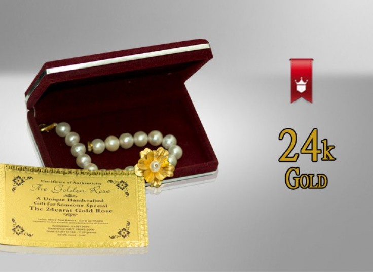 تخفیف ۴۹ درصدی دستبندهای سنگ با گل طلا